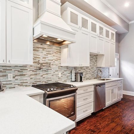 Amazing 3Bedroom Townhome, In Historic Dryade City Новый Орлеан Экстерьер фото