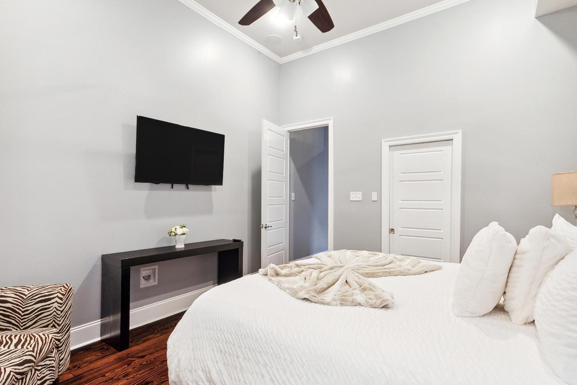 Amazing 3Bedroom Townhome, In Historic Dryade City Новый Орлеан Экстерьер фото